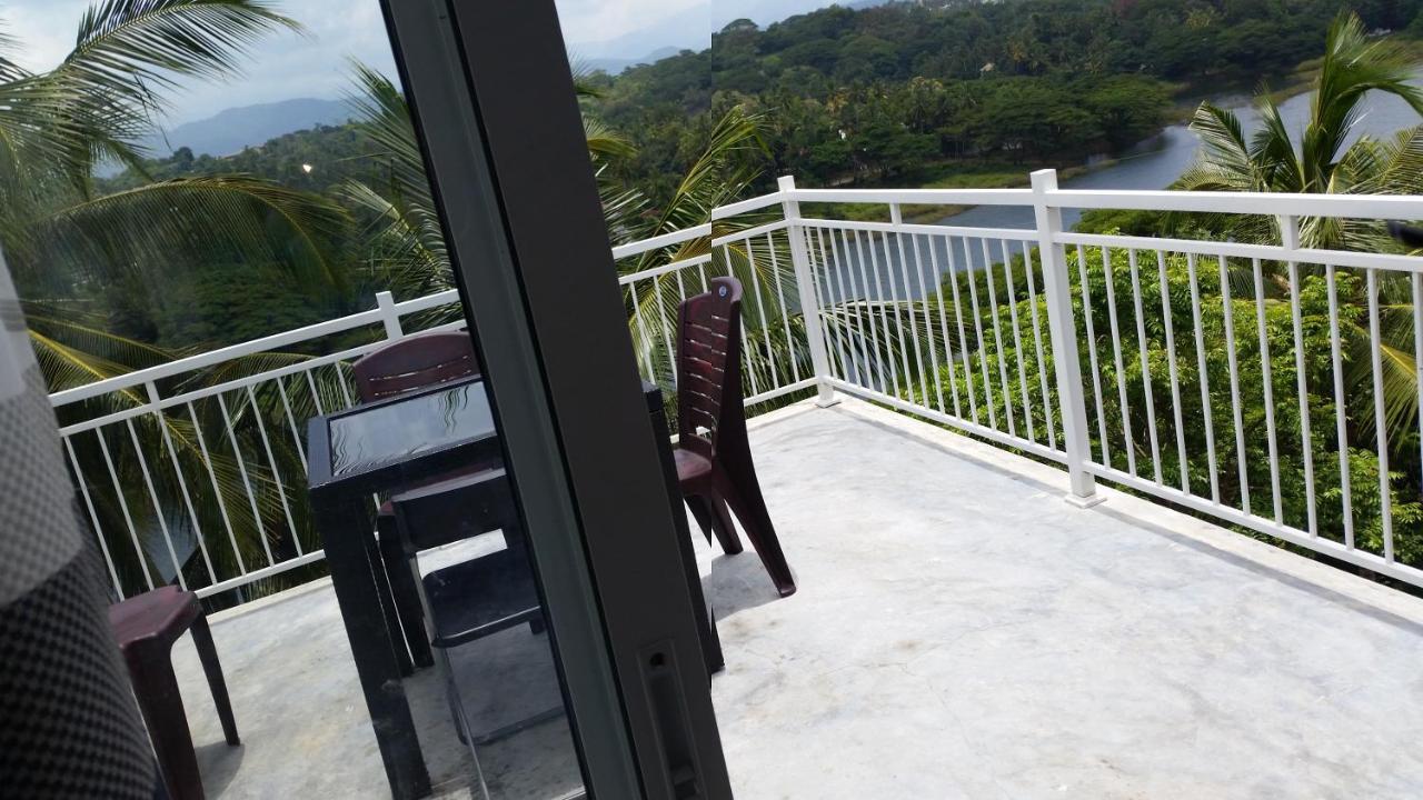 Mahaweli View Inn Kandy Exterior photo